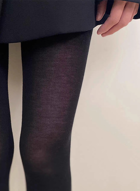 miu系微透暗欲天菜~早春穿非常合适~搭灰色开衫短裙时髦感十足！