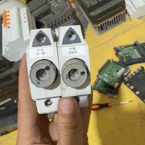 适用USEN18熔断器安装座，型号F211/F212，6议价