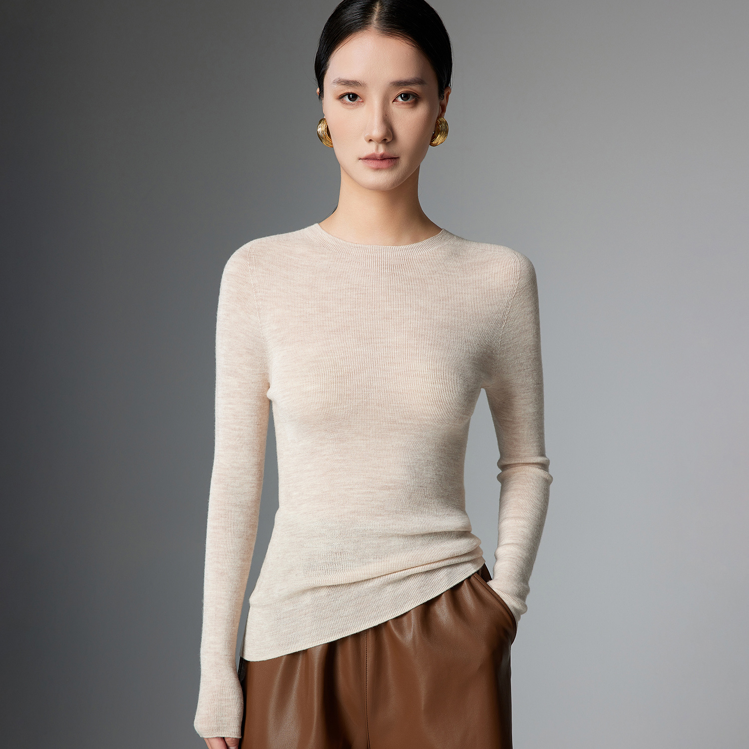 德国18针可机洗160s精纺羊毛衫女圆领秋冬无缝毛衣内搭针织打底衫