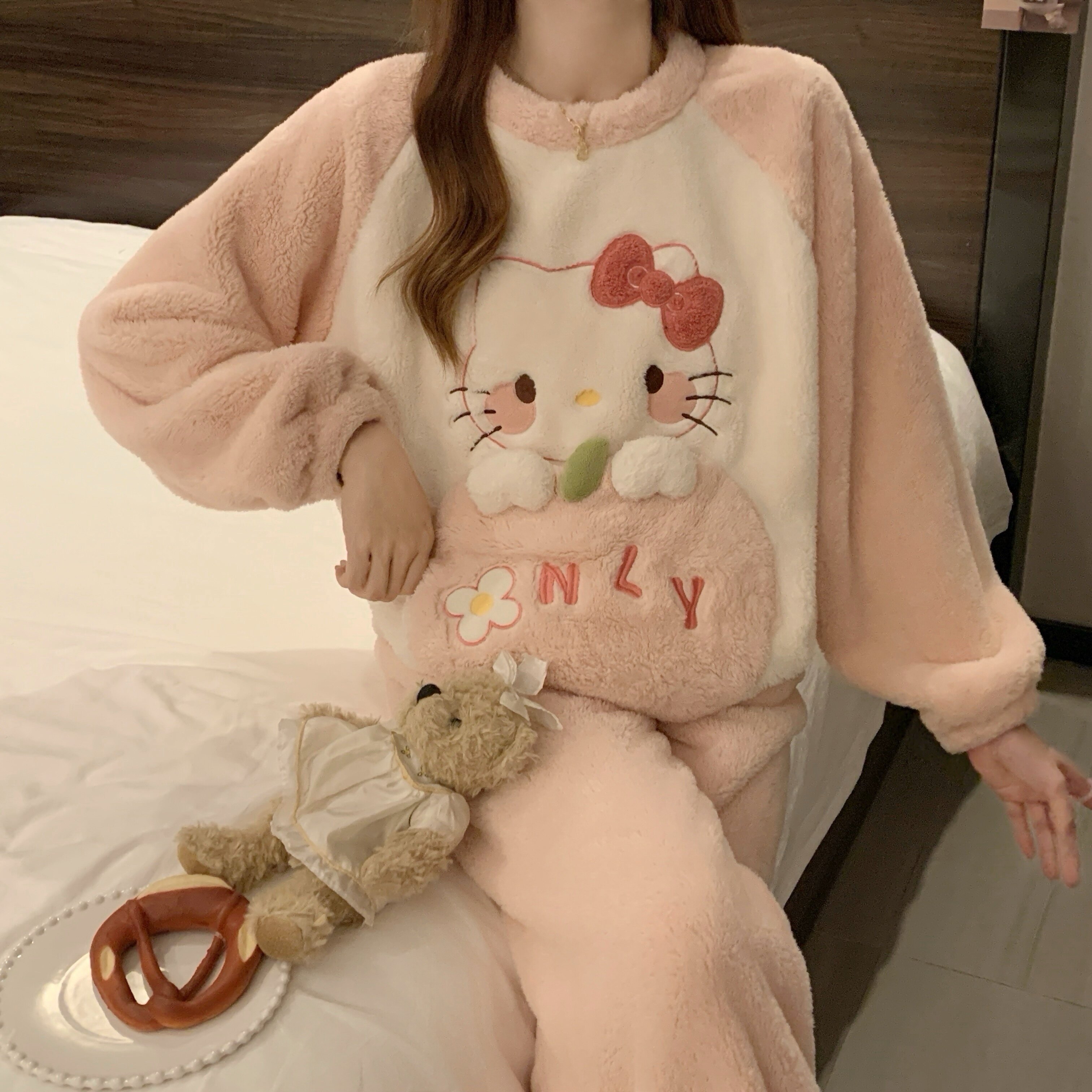 韩版卡通加厚款珊瑚绒睡衣女套装