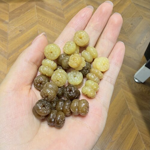 福利~新疆糖玉籽料并蒂莲浅糖深糖吊坠挂件玉石雕刻培训学校