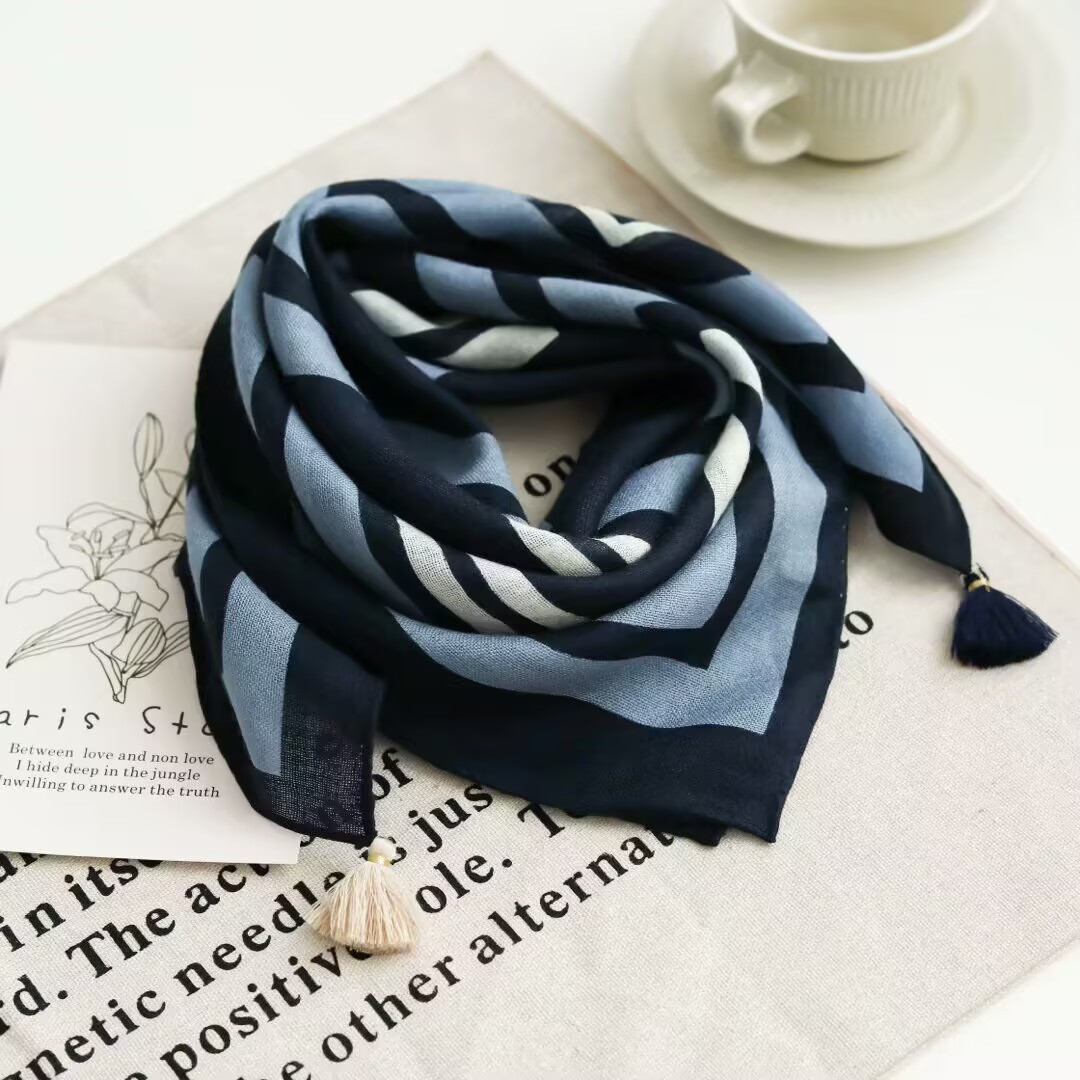 高档纯羊毛方巾领巾四季百搭头巾装饰围脖蓝色几何气质女士围巾