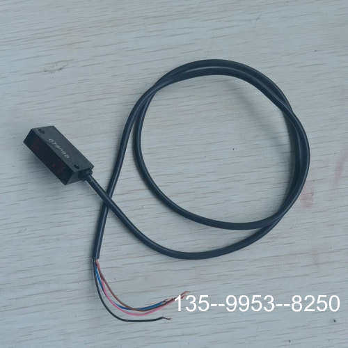 原装正品原装光电传感器 E3S-LS3RC4，功价格详谈