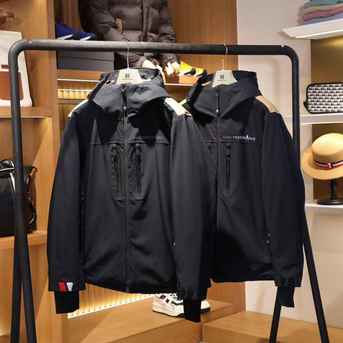 清仓不换 冬季加厚保暖90白鸭绒外套男户外连帽滑雪羽绒服8741