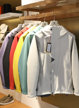 北欧高端户外2025早春新款男休闲薄绒情侣款登山冲锋夹克外套9752