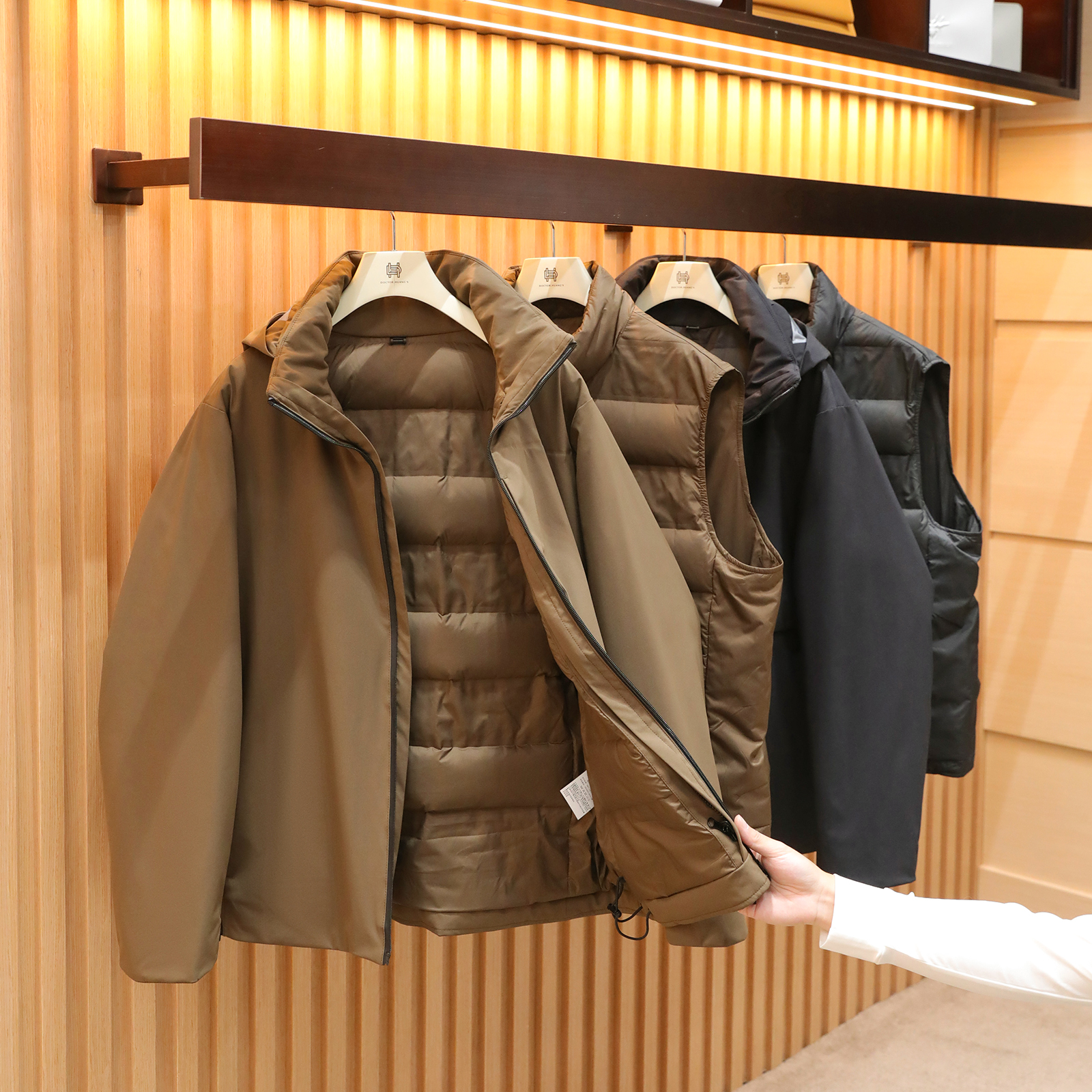 2025冬新款男户外保暖全压胶三合一可拆卸马夹90白鹅绒羽绒服1612