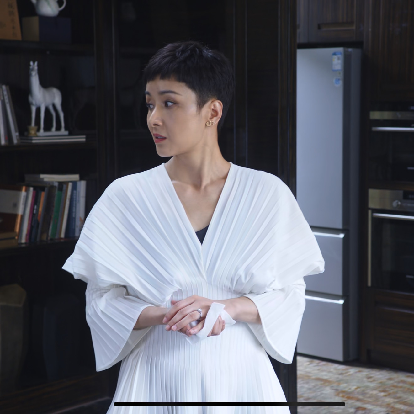 乌云之上董洁黄曼同款百褶收腰衬衫女V领喇叭长袖中长款套头衬衣,女装/女士精品,连衣裙,淘宝优惠券,粉丝福利购,淘宝优惠卷