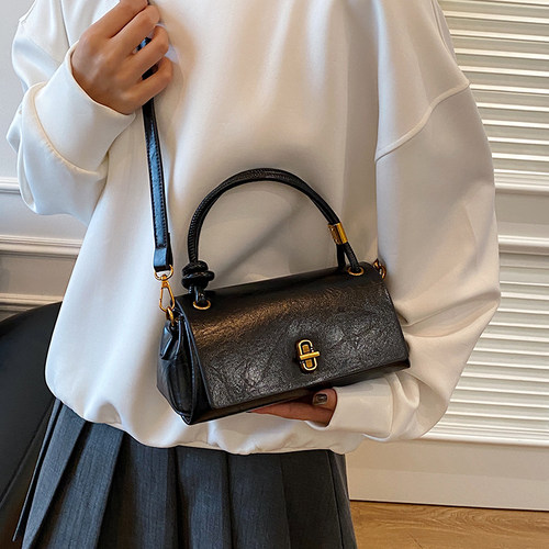 今年流行小包女秋冬百搭2025新款