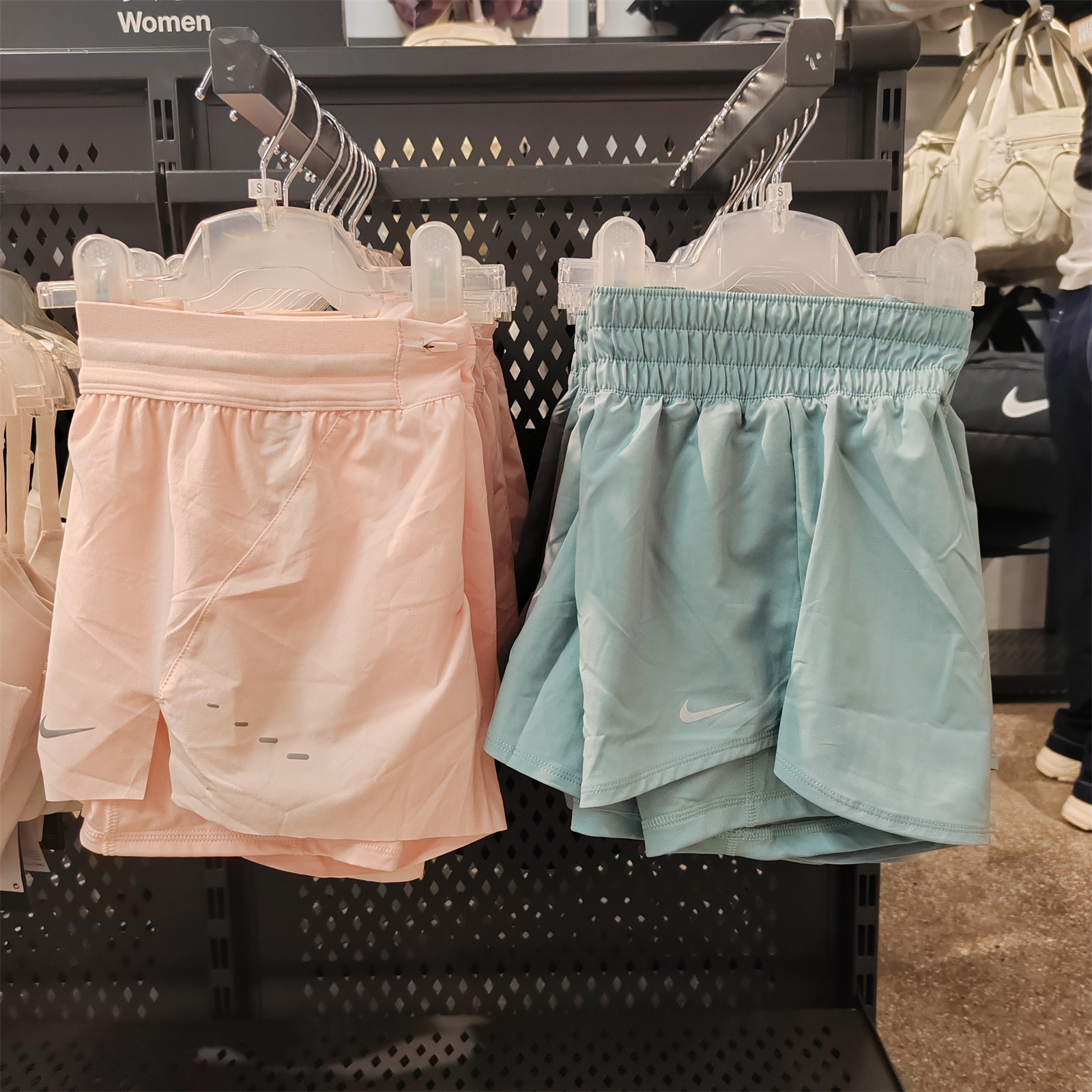 耐克NIKE奥莱正品女运动跑步健身二合一内衬速干短裤HJ5377DX6013
