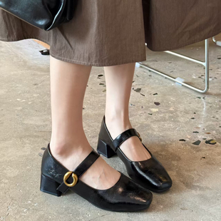 2025秋季法式白色配裙子方头中跟玛丽珍单鞋粗跟浅口一字扣带女鞋