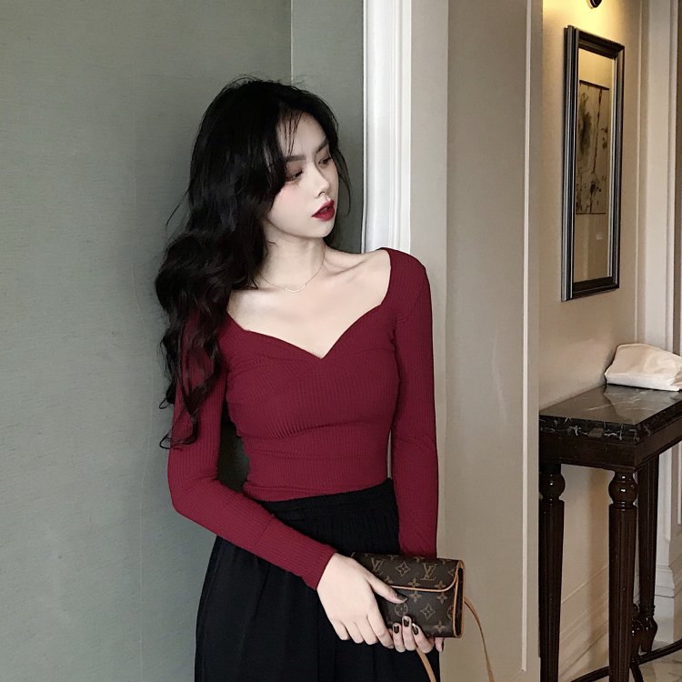 Real-price T-shirt with thin and long sleeves threaded trim