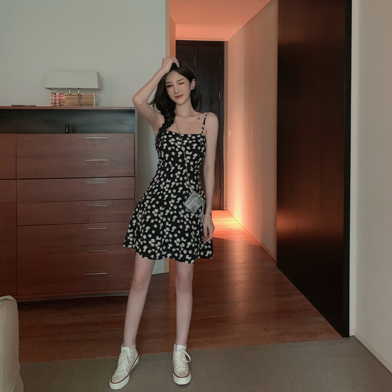 Real photo real price new style Daisy floral dress word Halter skirt French waist Platycodon skirt