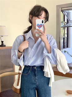 不规则蓝色条纹衬衫外套女春秋早春季设计感小众长袖衬衣春装上衣