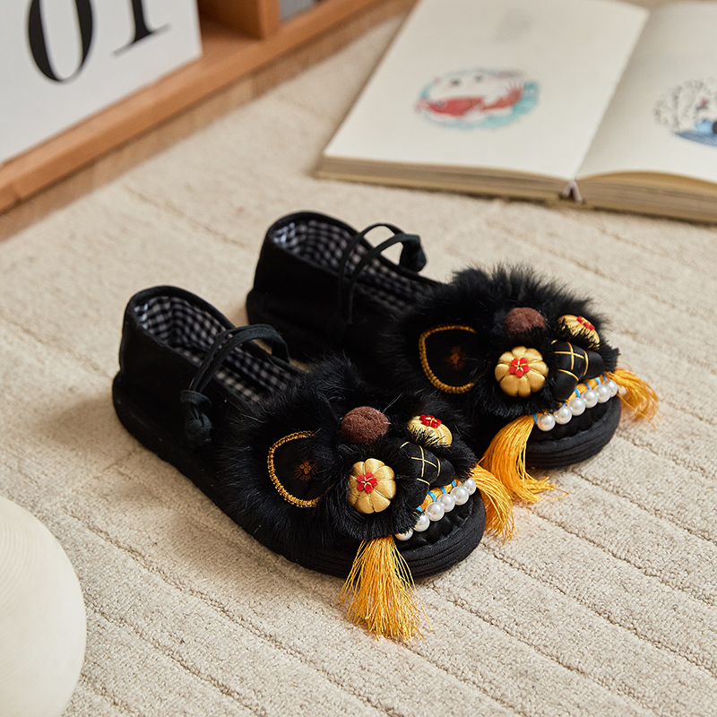 非遗手绣虎头鞋女款一字带老北京