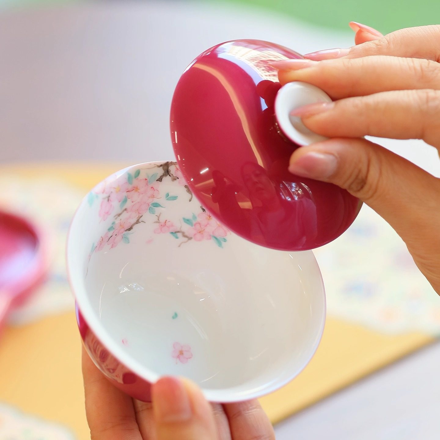 景德镇胭脂红两才盖碗內绘桃花泡茶盖碗胭脂红釉陶瓷盖碗手绘桃花,餐饮具,盖碗,淘宝优惠券,粉丝福利购,淘宝优惠卷