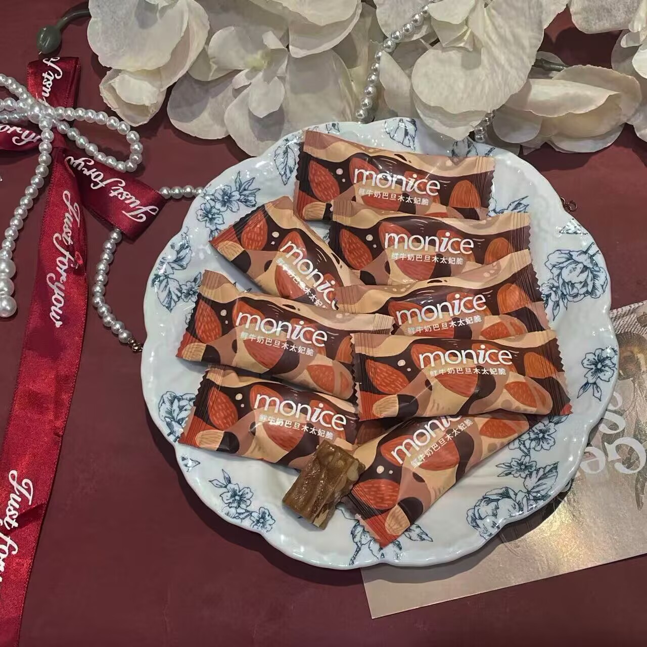 monice茉萘鲜牛奶巴旦木太妃脆高颜值结婚喜糖伴手礼休闲零食