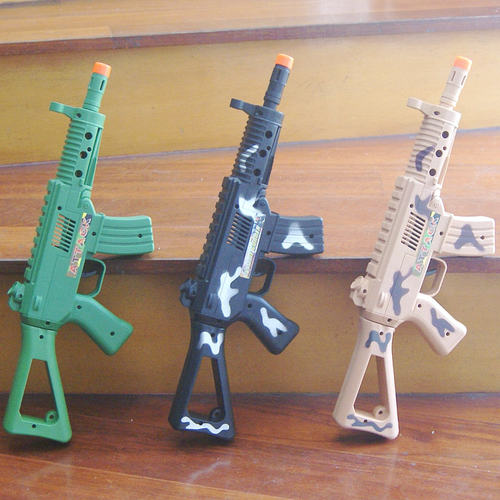 怀旧塑胶儿童演出便宜枪玩具