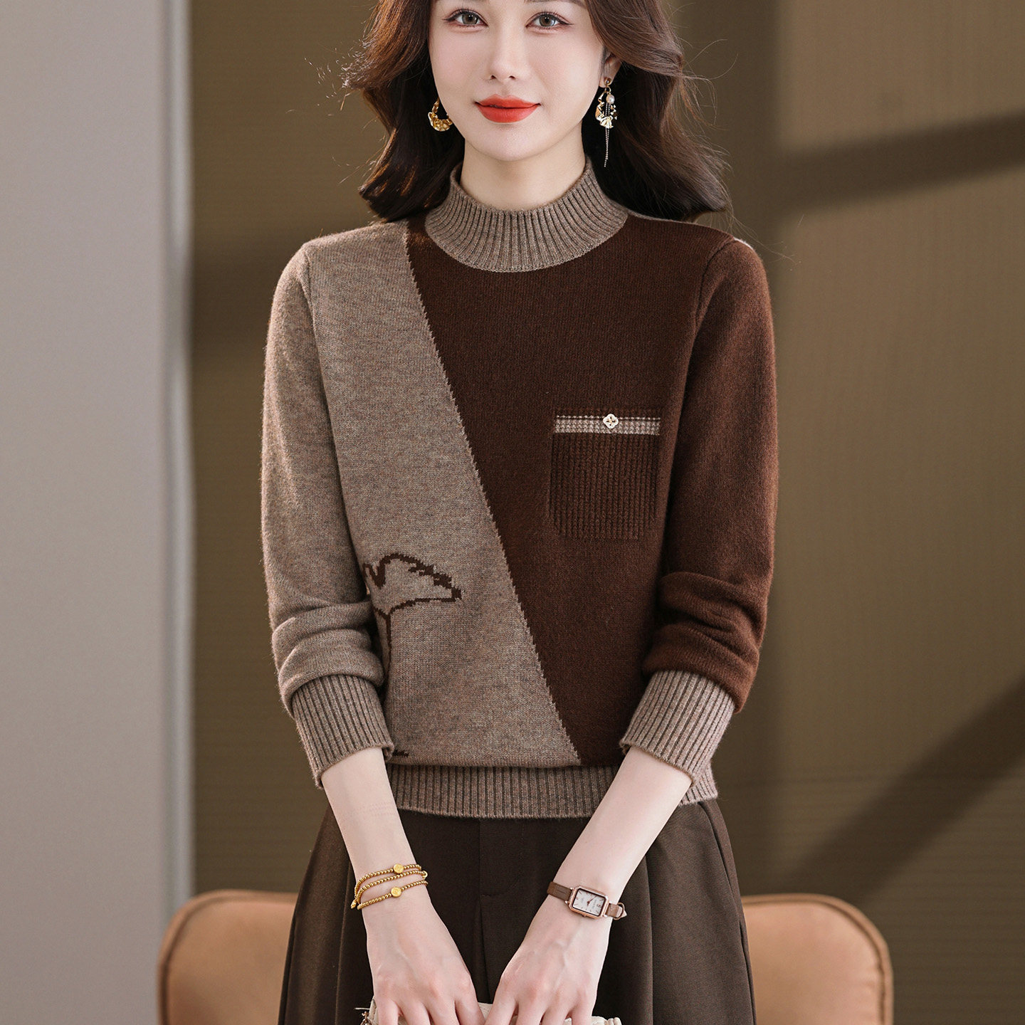 鄂尔多斯市羊毛衫女2025秋冬新款撞色针织打底衫妈妈宽松套头毛衣