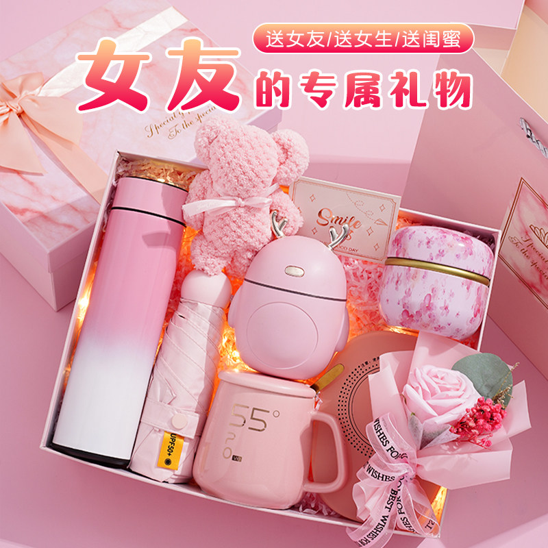 女朋友收到惊喜的生日礼物
