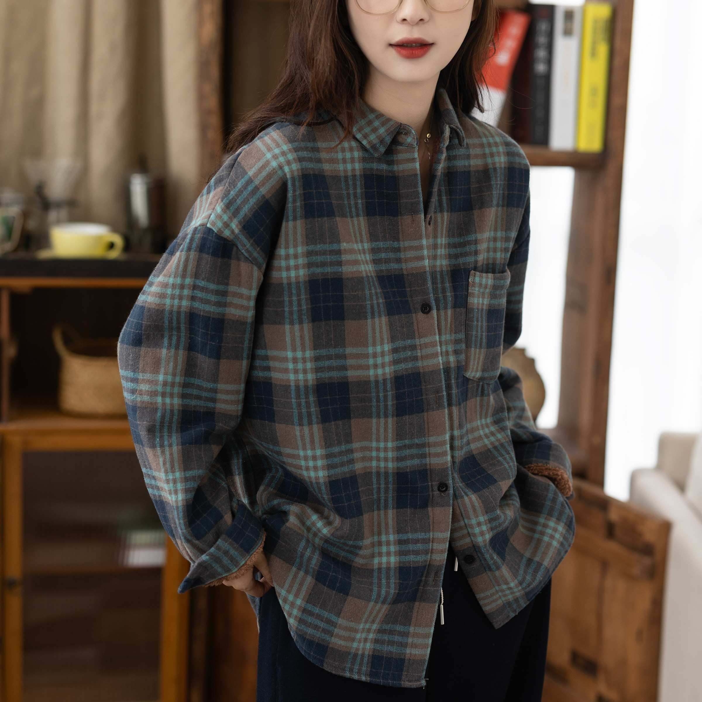 2025秋冬新款加绒格子衬衫女洋气百搭复古时髦气质女装加厚衬衣