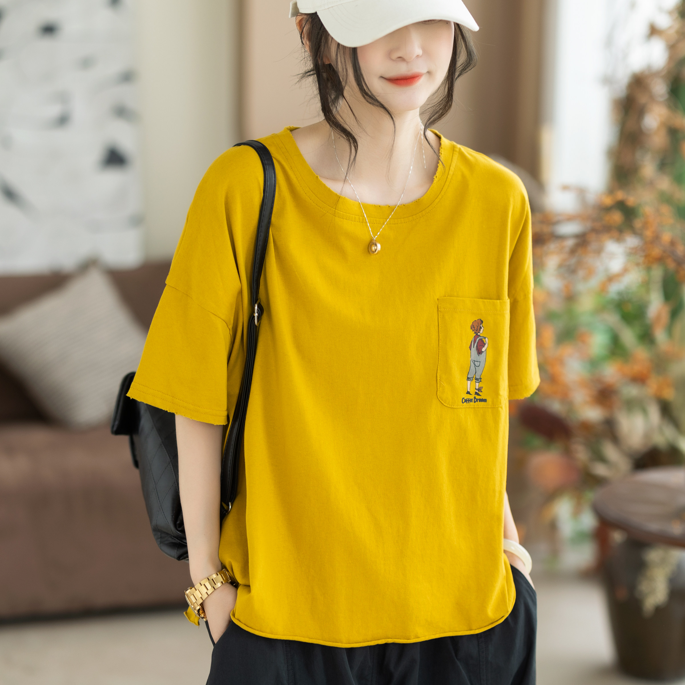 咖咪羽T恤女夏季姜黄色卡通刺绣口袋宽松大码遮肉休闲短袖女上衣