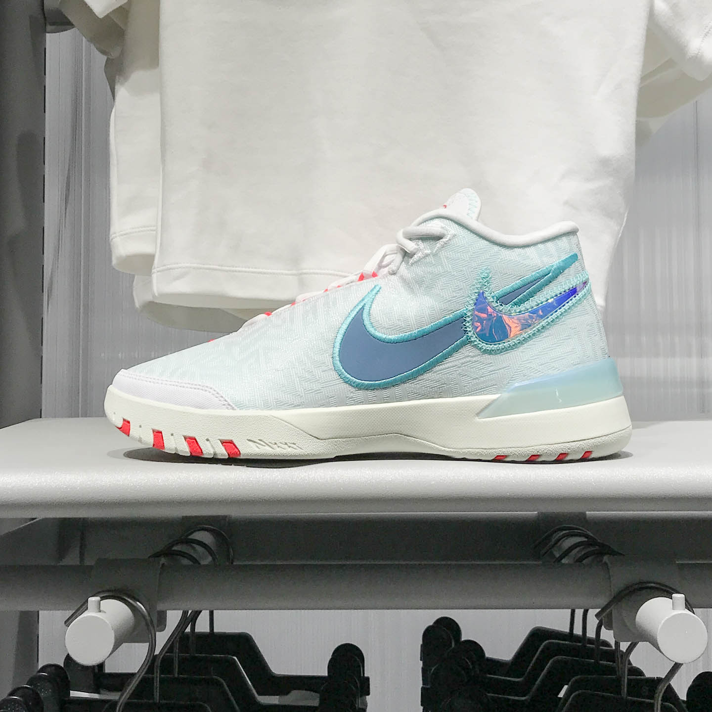 Nike耐克男子轻便透气运动篮球鞋