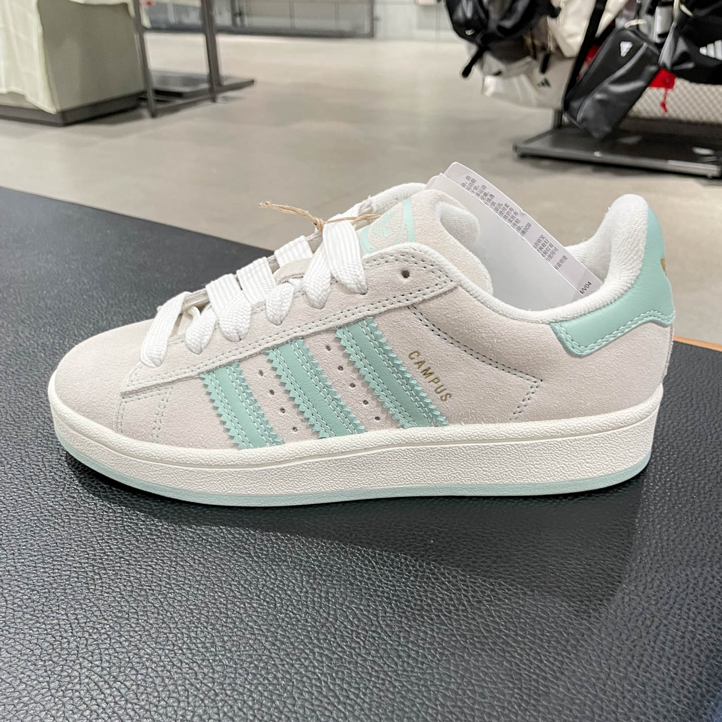 阿迪达斯女子经典运动滑板鞋