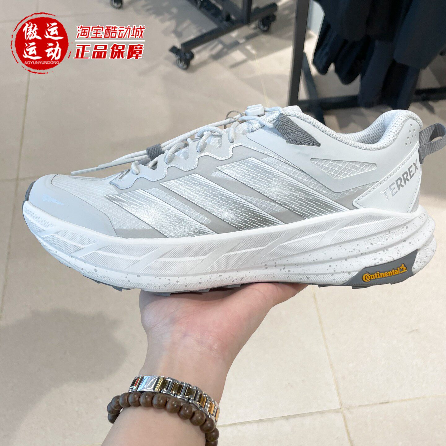 阿迪达斯男女回弹防泼徒步鞋