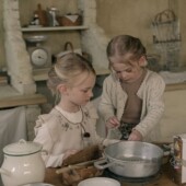 长袖 女童春秋上衣舒适棉柔软镂空钩花纯色百搭针织开衫 毛衣 韩国