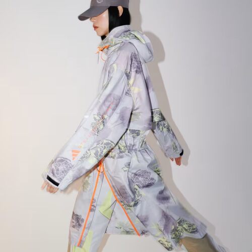 现货 adidas stella 新款女运动长款速干轻薄连帽风衣外套IN3635