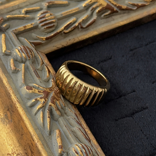 好看!不掉色钛钢金色小众设计复古vintage中古老钱风条纹宽戒指女