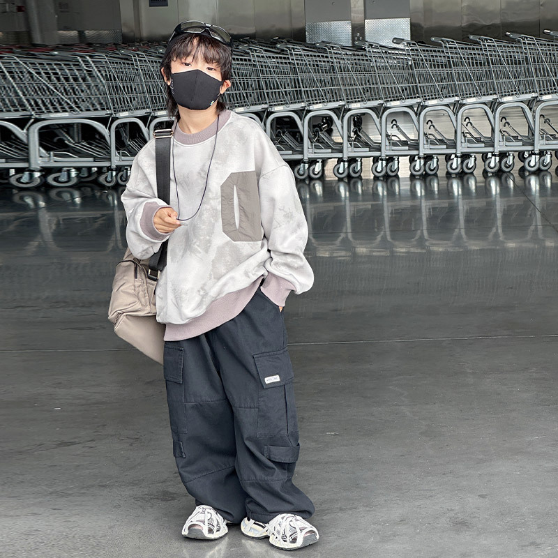 男童时髦休闲加绒卫衣新款季中大儿童男孩加厚套头衫潮牌，童装卫衣/绒衫，摩比熊