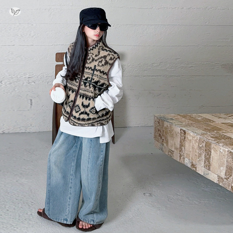 女童年秋冬新款费尔岛加绒毛毛马甲牛仔裤套装中大童慵懒风潮，童装休闲套装，摩比熊