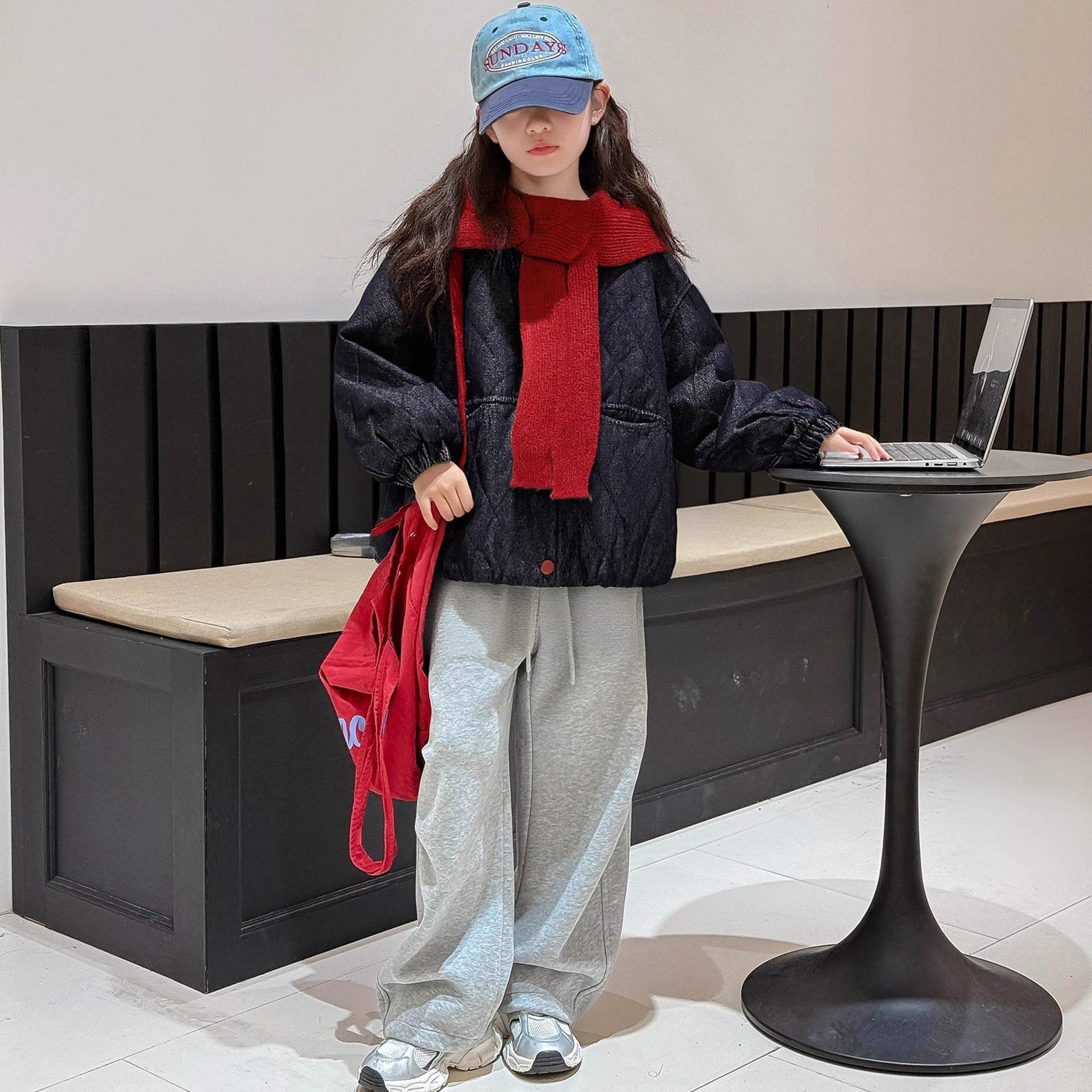 女童牛仔外套夹棉秋冬新款儿童洋气冬装女孩大童冬季加厚棉服，童装外套，摩比熊