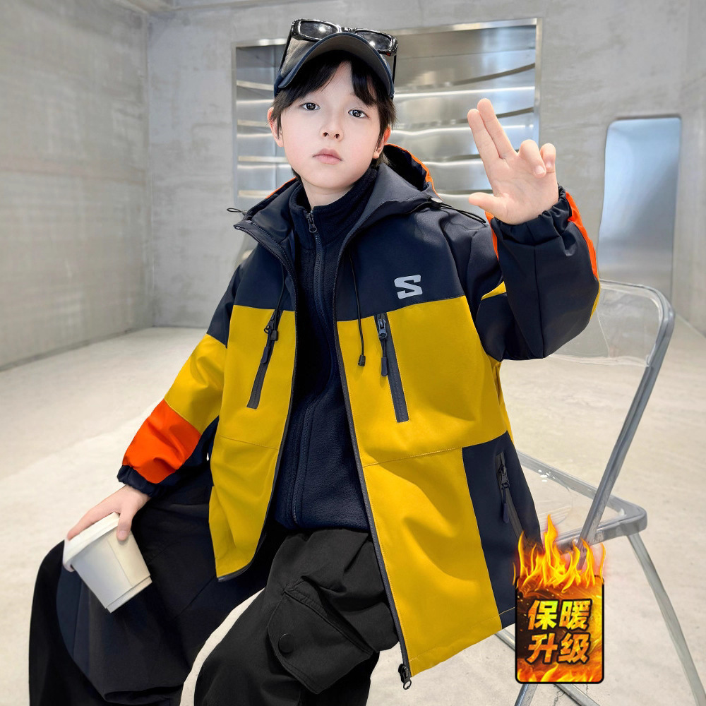 男童冲锋衣三合一可拆卸秋冬新款男大童加厚连帽外套货源，童装外套，摩比熊