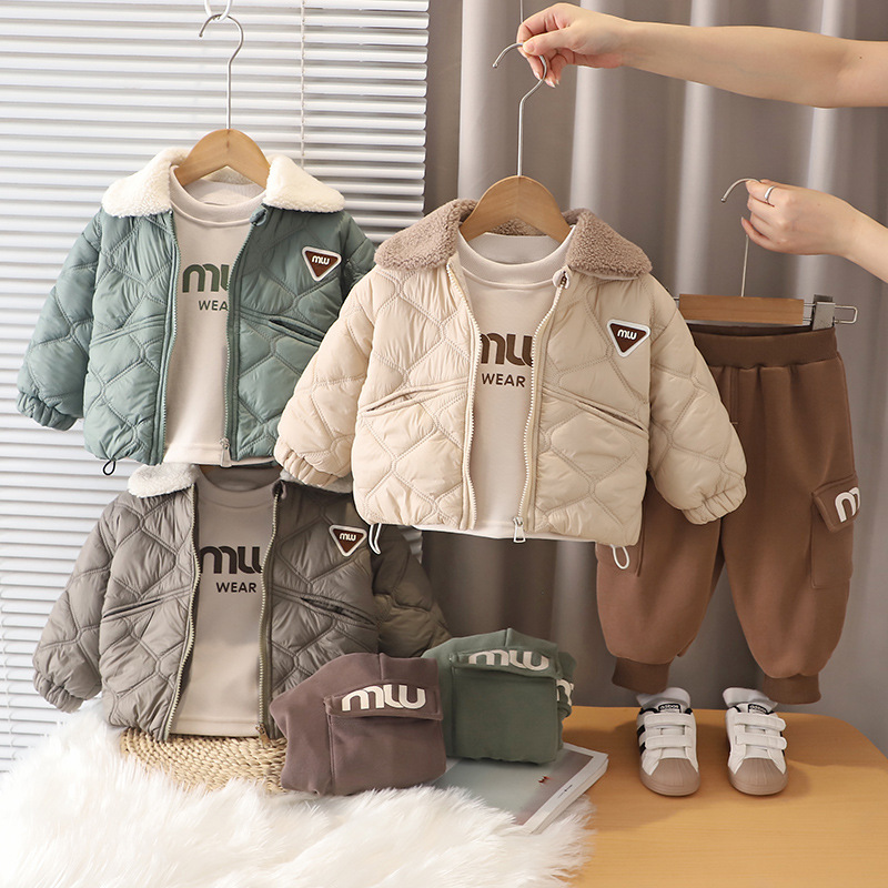 男童套装儿童秋冬装加厚翻领外套三件套新款帅气男宝冬季衣服，童装休闲套装，摩比熊