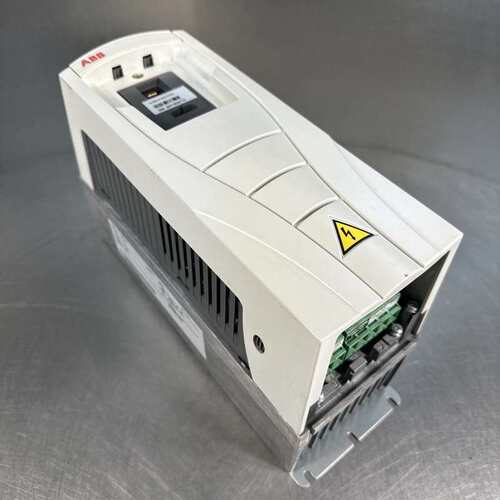 议价CS550-U1-03A3-4+K451 AC Drive 1.5 HP 3Ph 0-500Hz (1D-01)