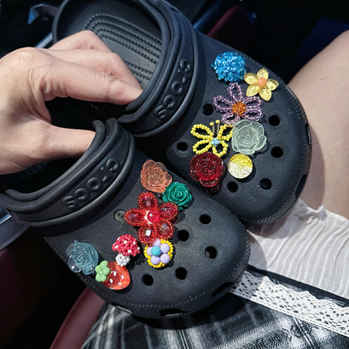 七彩花朵蝴蝶高级感洞洞鞋配饰鞋花适配crocs卡骆驰装饰配件鞋扣