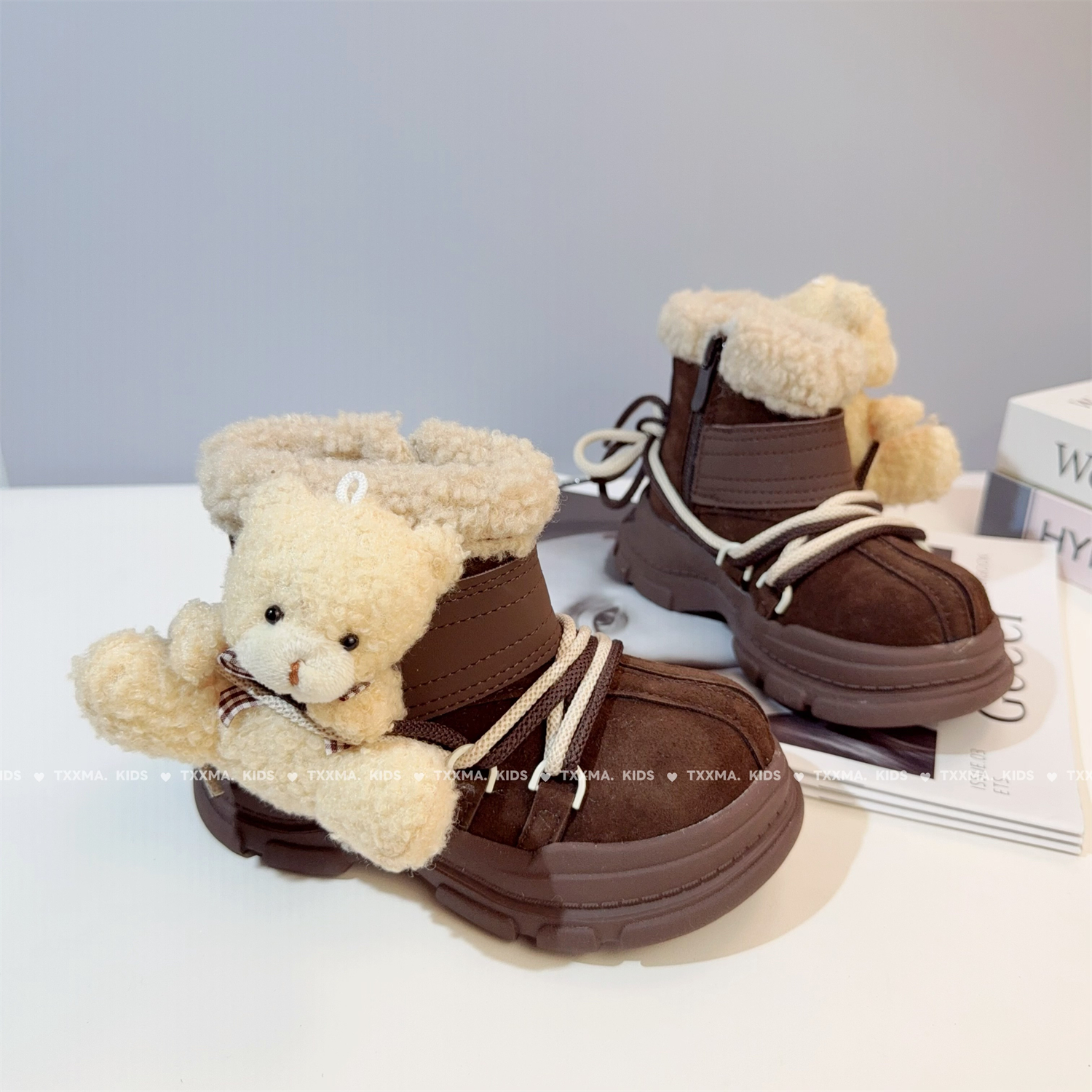 女童马丁靴2025冬季新款儿童毛绒雪地靴加厚绒保暖小熊挂件大棉靴