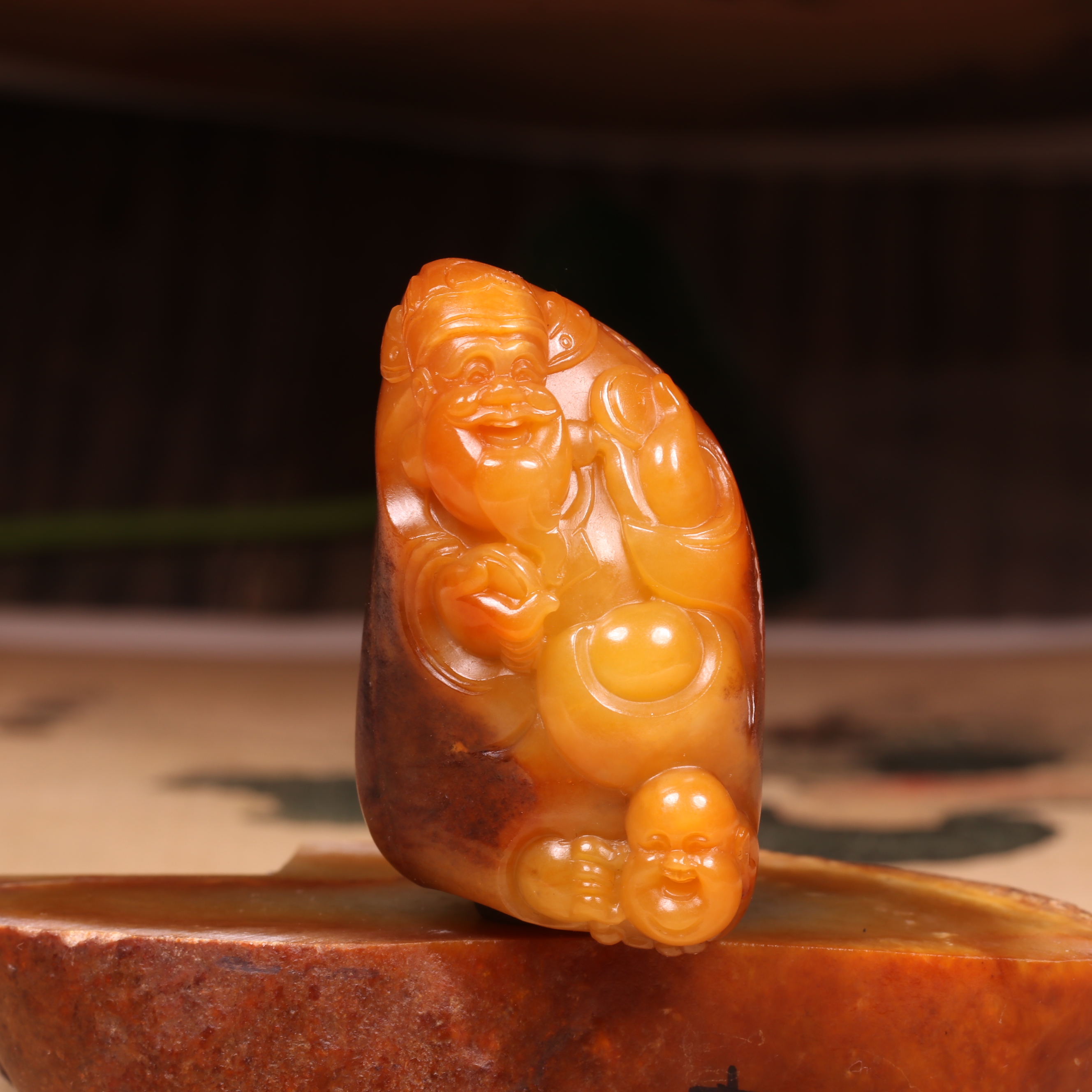 正宗鸡油黄新疆和田玉籽料黄沁财神弥勒佛挂件料子细腻油润黄沁色