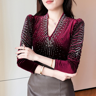 金丝绒打底衫女内搭秋冬季高级感V领重工镶钻上衣修身显瘦长袖t恤