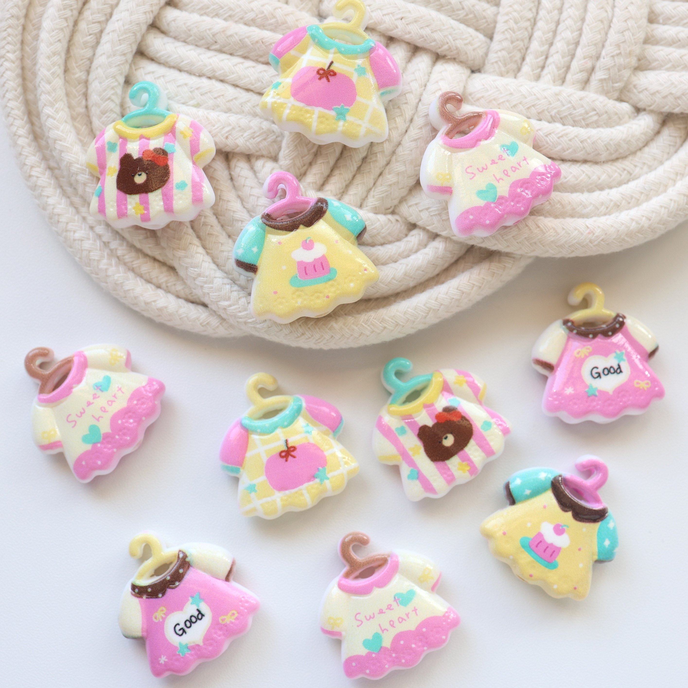 通孔印花衣架裙子卡通可爱双面串珠 直孔DIY手机链包挂钥匙扣材料