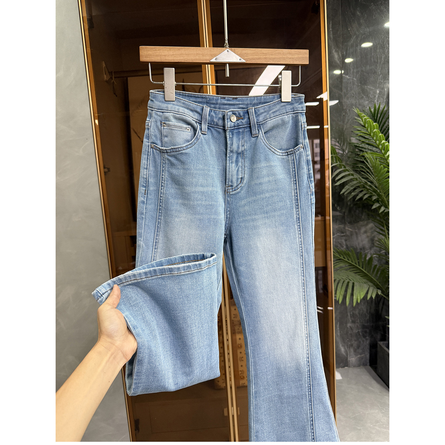 太jue了！显瘦显高！微弹莱赛尔修身九分牛仔喇叭裤女  R60058~JS