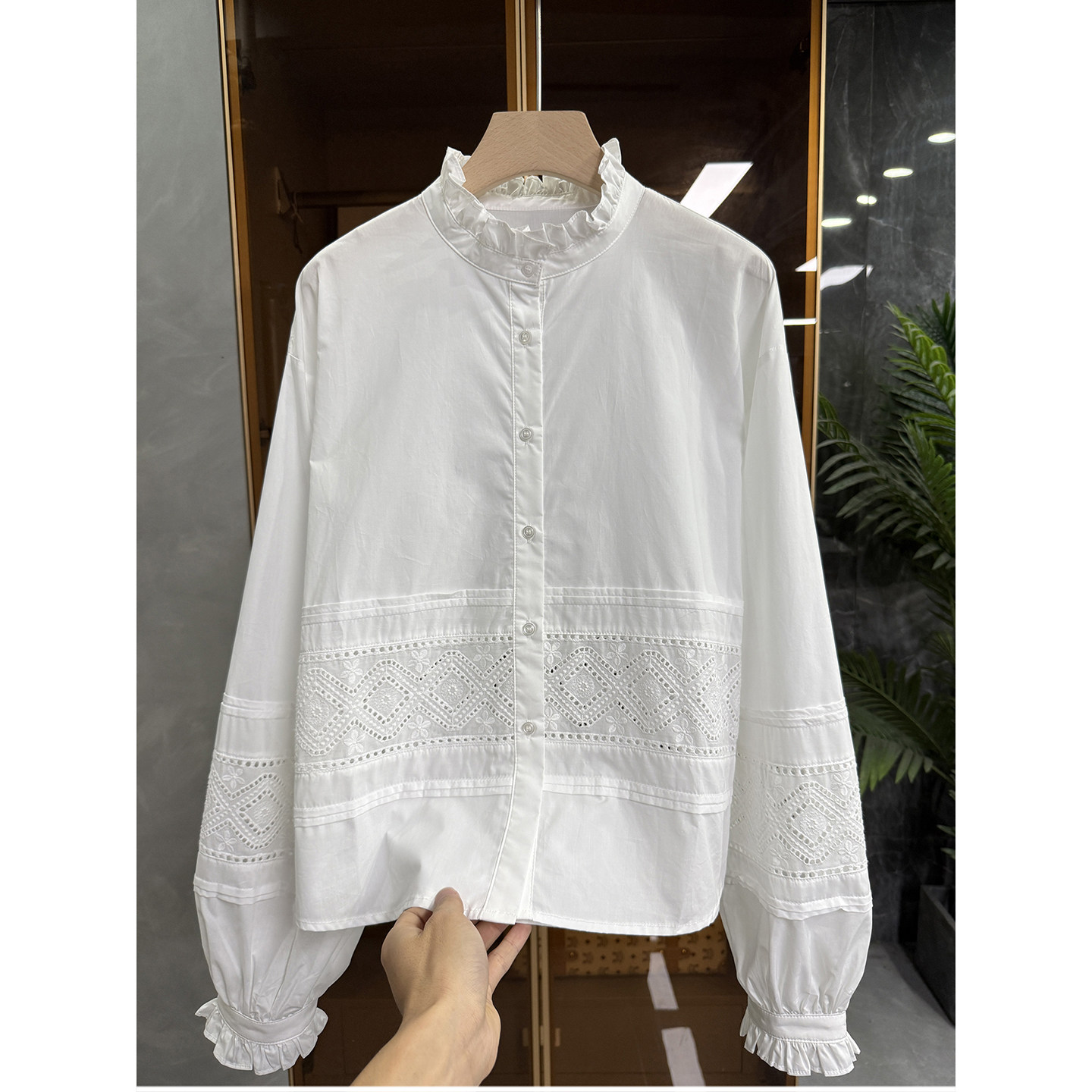宽松刺绣木耳领长袖棉衬衫上衣