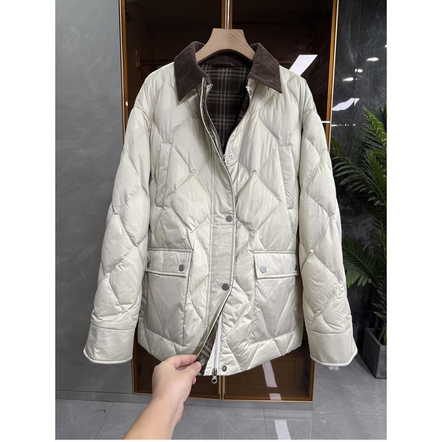 尖货宽松菱格翻领鹅绒羽绒服外套