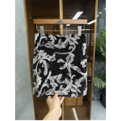 钉珠刺绣丝绒蕾丝高腰A字短裙