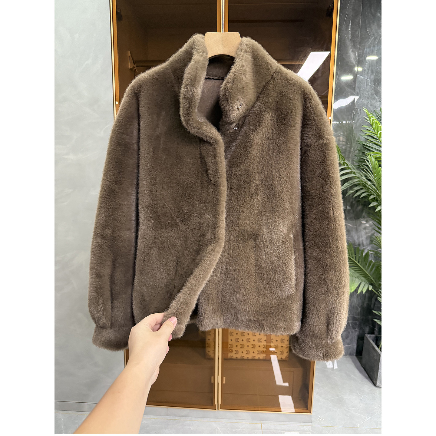 尖货仿水貂皮毛一体宽松翻领外套