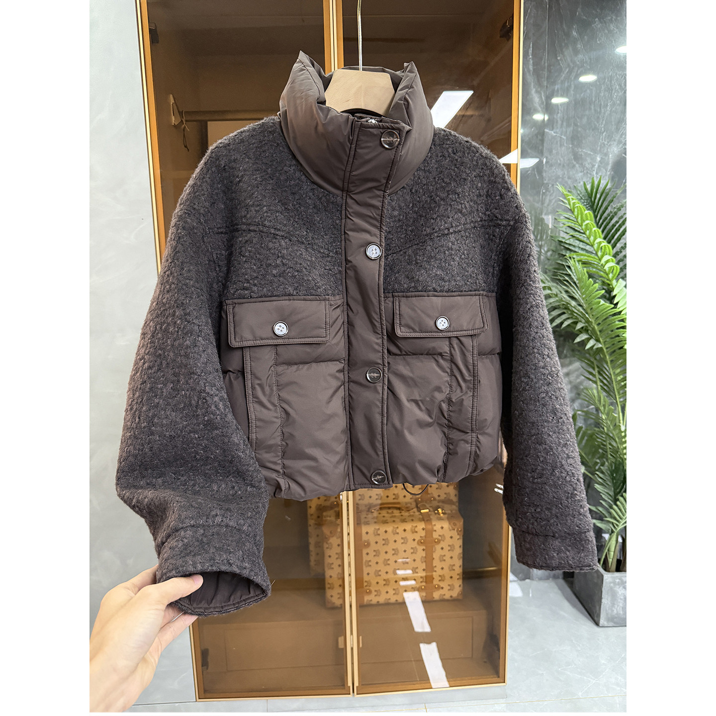 颗粒绒立领拼白鸭绒羽绒服短外套