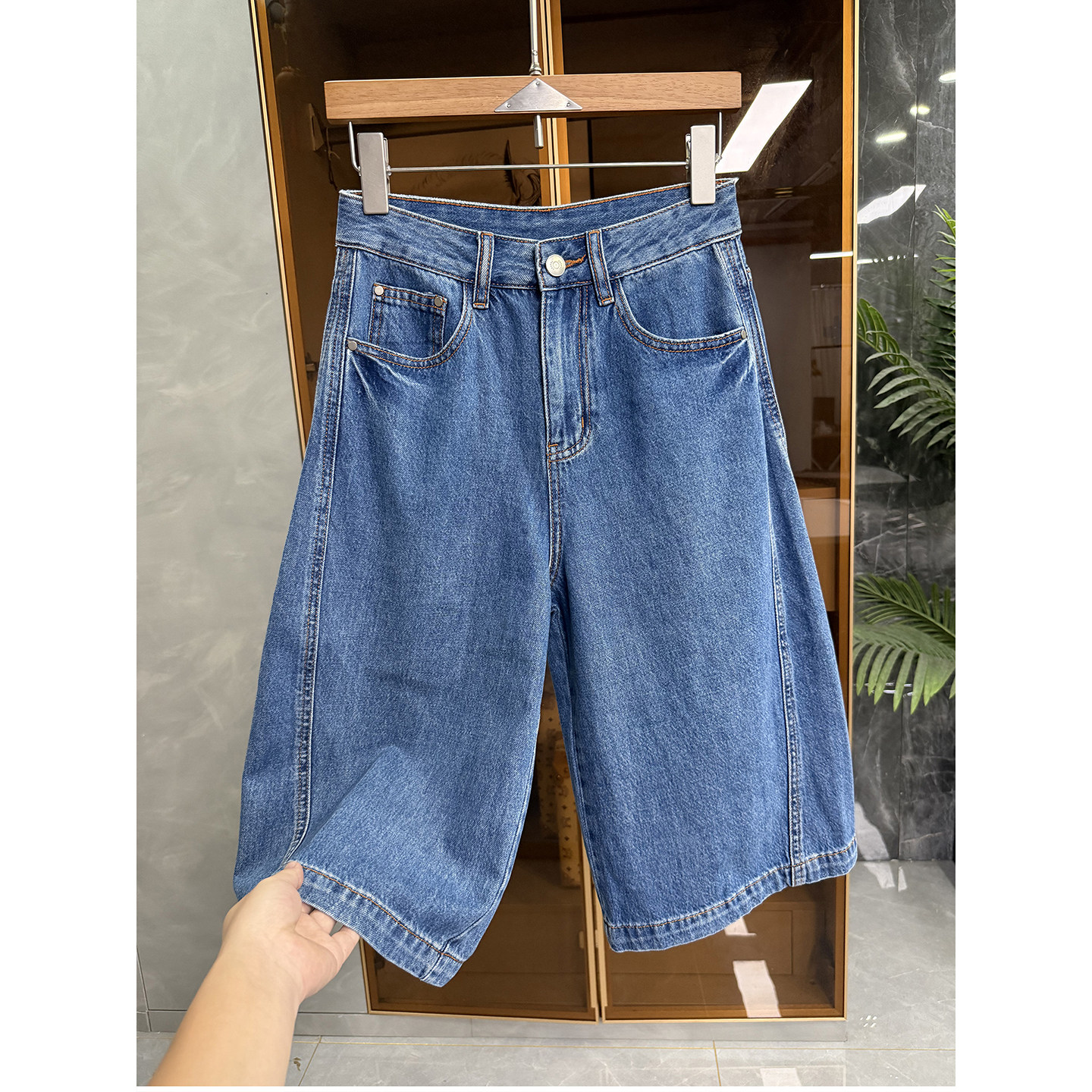 夏日救星！炸街单品！棉质牛仔高腰直筒中裤女     M339872~ME