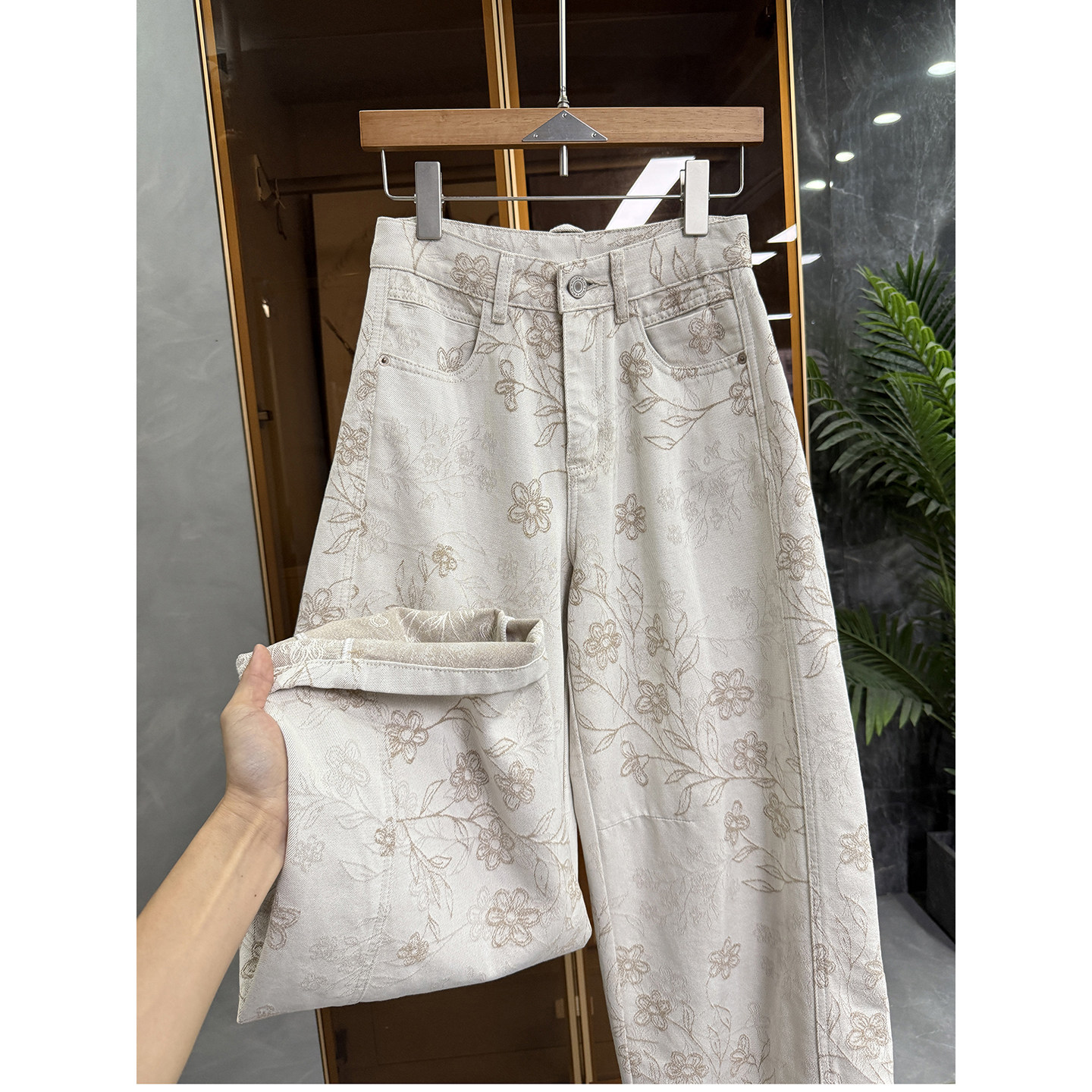 推荐！大工厂外M单！重工提花中高腰牛仔镰刀裤女    96878~JS